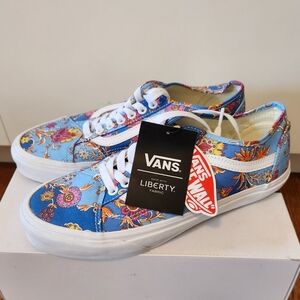 NWT Vans Liberty print size US9